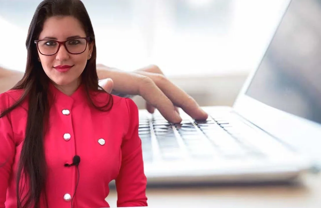 Aline Barackat apresentando conteúdo odontológico em imagem de seu site oficial